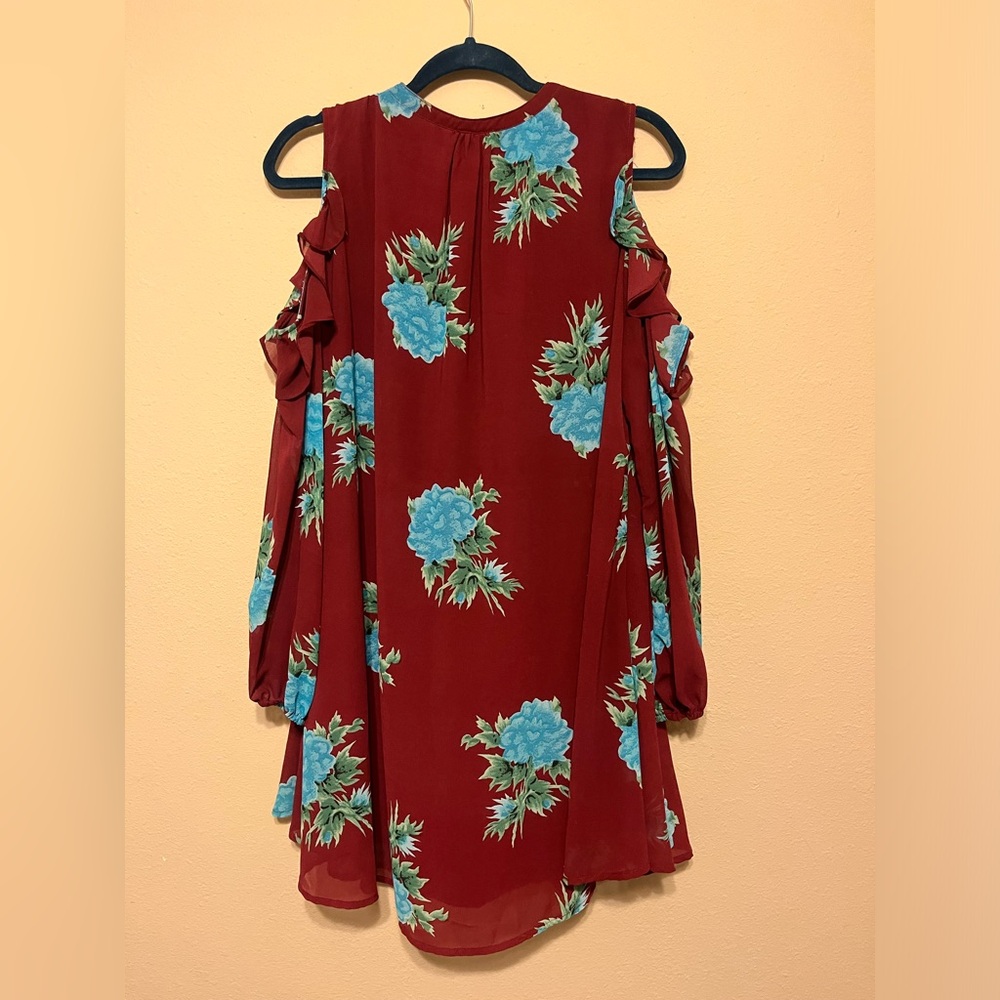 Umgee Hydrangea Floral Maroon Cold Shoulder Tunic Dress || Size Medium - Picture 5 of 5